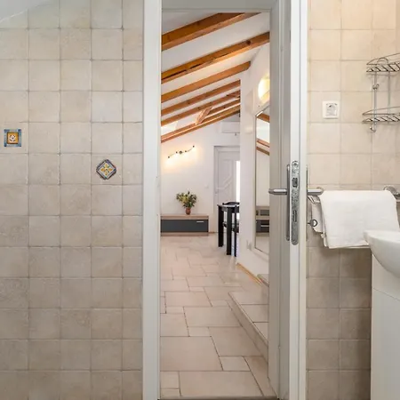 Gostinjska kuća Abbalina 3*